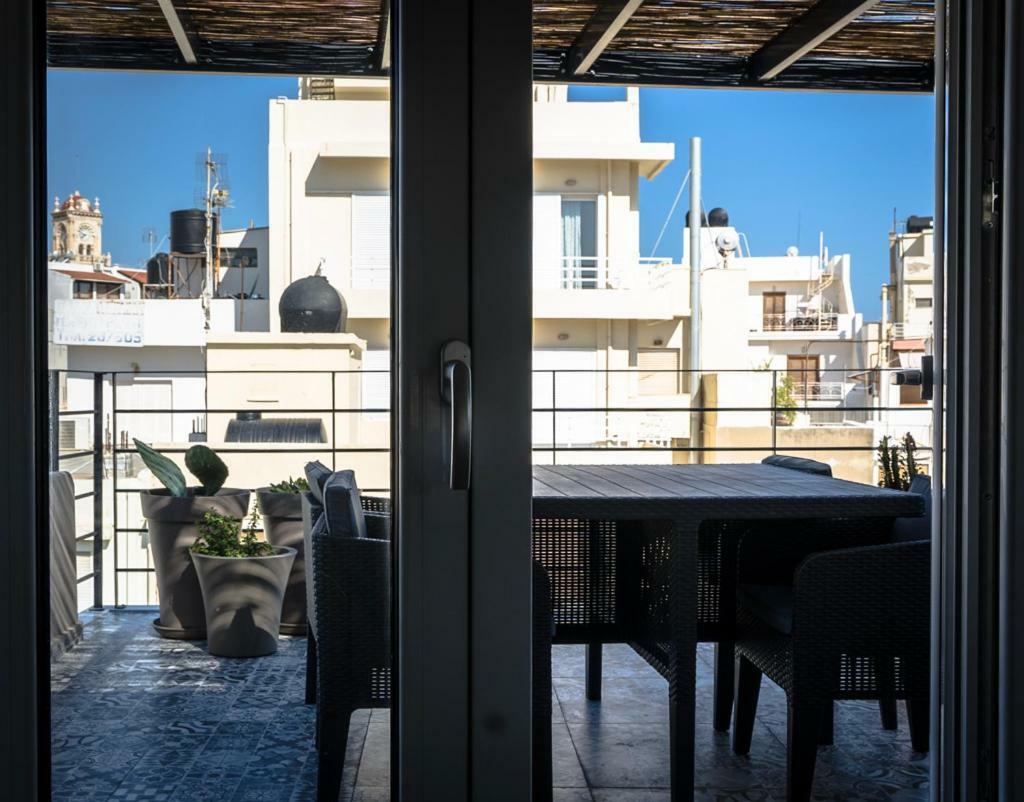 Yasemi Superb Two Floor Apartment Heraklion  ภายนอก รูปภาพ