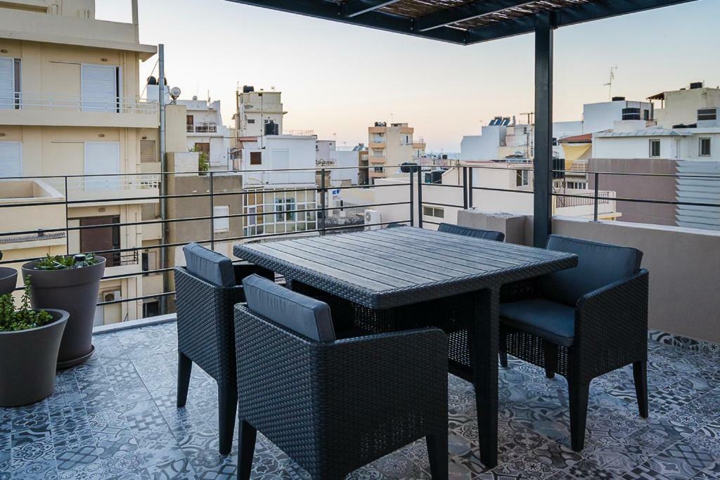 Yasemi Superb Two Floor Apartment Heraklion  ภายนอก รูปภาพ